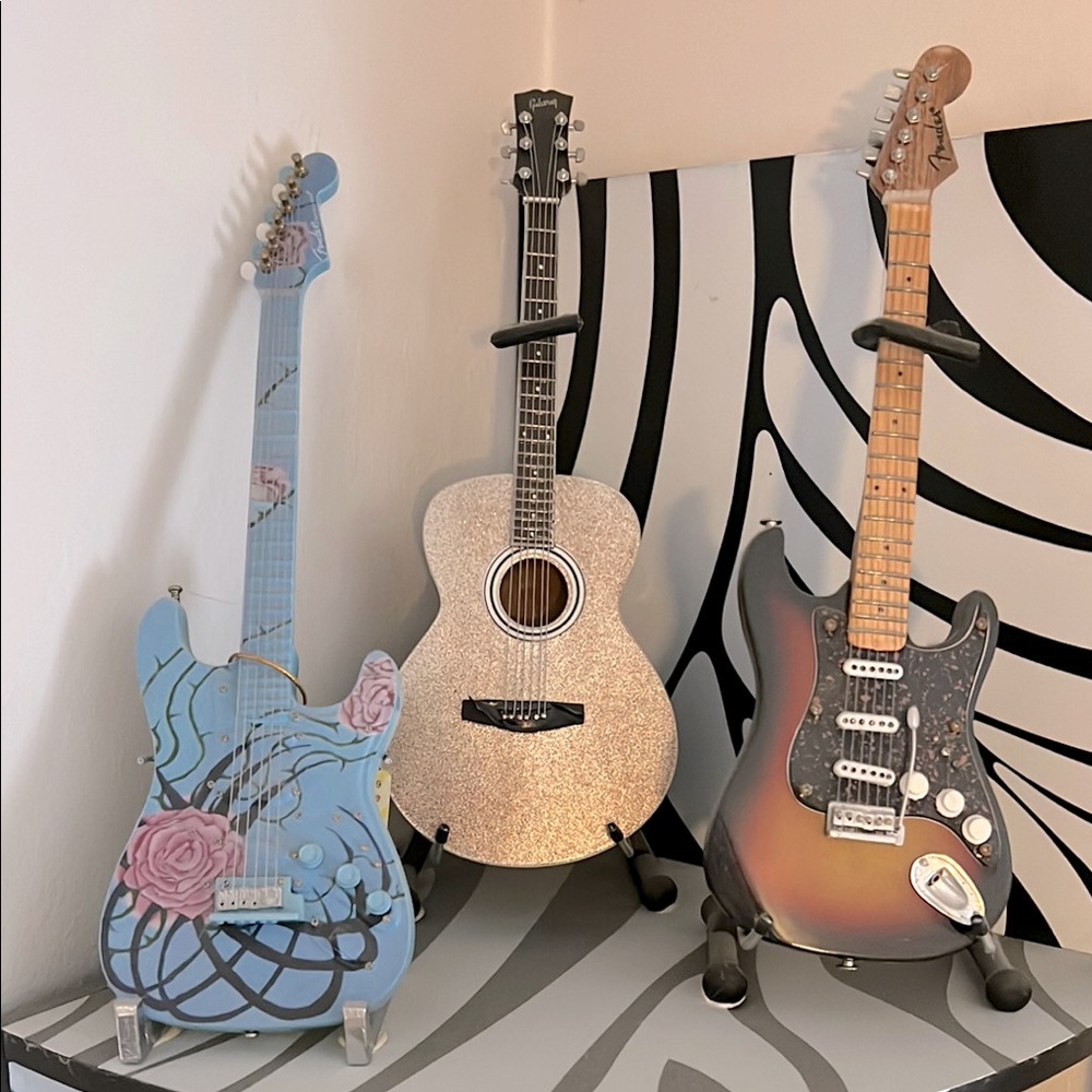 Mini Fender Electric Guitar Gibson Acoustic Celebrity Replica Home Decor Accent